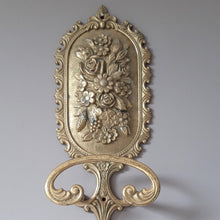 Load image into Gallery viewer, Patère en laiton Le charme des violettes - Brocante en ligne