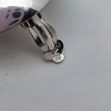 Afbeelding in Gallery-weergave laden, MTM. Modernistische ronde clipoorbellen van 925 zilver