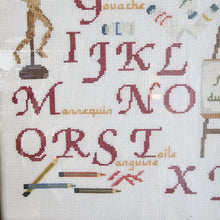 Afbeelding in Gallery-weergave laden, Abécédaire vintage (lettres ABCD) brodé sur l'univers du peintre et encadré, XXè