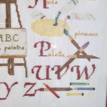 Afbeelding in Gallery-weergave laden, Abécédaire vintage (lettres ABCD) brodé sur l'univers du peintre et encadré, XXè