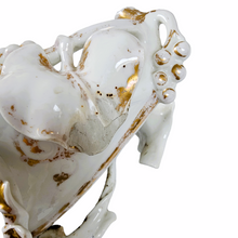Charger l'image dans la galerie, Andenne. Vase en porcelaine au décor de fleurs et or, XIXe siècle