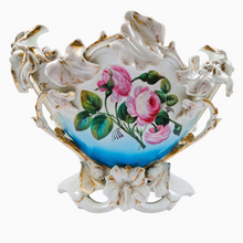 Charger l&#39;image dans la galerie, Andenne. Vase en porcelaine au décor de fleurs et or, XIXème siècle
