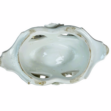 Charger l'image dans la galerie, Andenne. Vase en porcelaine au décor de fleurs et or, XIXe siècle