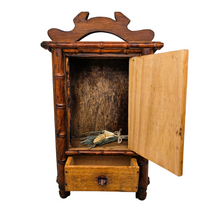 Charger l'image dans la galerie, Petite armoire de poupée en bois – Style faux bambou, vers 1900 Le Charme des Violettes - Brocante en ligne