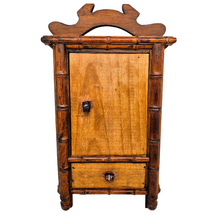 Charger l'image dans la galerie, Petite armoire de poupée en bois – Style faux bambou, vers 1900 Le Charme des Violettes - Brocante en ligne
