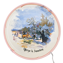 Afbeelding in Gallery-weergave laden, Lunéville, Duo d’assiettes humoristiques « Offert par la Samaritaine » en faïence fine, vers 1895-1910 Le Charme des Violettes - Brocante en ligne
