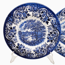 Load image into Gallery viewer, Broadhurstst Stafforshire, duo d'assiettes creuses en porcelaine anglaise bleues et blanches, années 1950