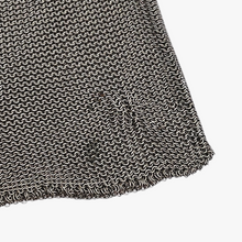 Afbeelding in Gallery-weergave laden, Sac de bal en cote de maille et monture ciselée de roses en métal argenté, années 1900