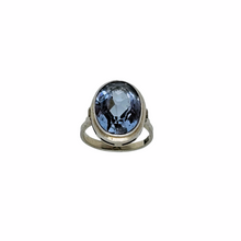 Afbeelding in Gallery-weergave laden, Oude Art Deco ring in 835 zilver bezet met een ovaal geslepen lichtblauwe spinel