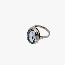 Afbeelding in Gallery-weergave laden, Oude Art Deco ring in 835 zilver bezet met een ovaal geslepen lichtblauwe spinel