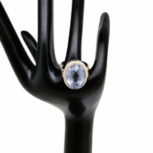 Afbeelding in Gallery-weergave laden, Oude Art Deco ring in 835 zilver bezet met een ovaal geslepen lichtblauwe spinel