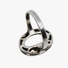 Afbeelding in Gallery-weergave laden, Oude Art Deco ring in 835 zilver bezet met een ovaal geslepen lichtblauwe spinel