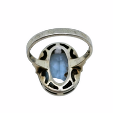 Afbeelding in Gallery-weergave laden, Oude Art Deco ring in 835 zilver bezet met een ovaal geslepen lichtblauwe spinel