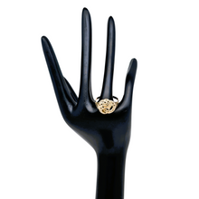 Charger l'image dans la galerie, Bague en or 14 carats sertie de 21 diamants taille rose, vers 1880–1910 Le Charme des Violettes - Brocante en ligne