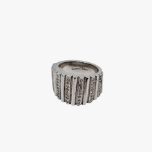 Load image into Gallery viewer, Bague vintage Camille Lucie, en métal argenté et strass, années 1990