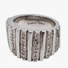 Load image into Gallery viewer, Bague vintage Camille Lucie, en métal argenté et strass, années 1990