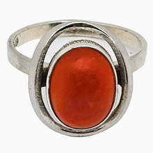 Afbeelding in Gallery-weergave laden, Art Deco ring van 835 zilver bezet met ovale roodkoraal cabochon, jaren 30-40