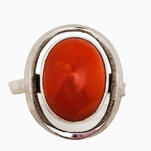 Afbeelding in Gallery-weergave laden, Art Deco ring van 835 zilver bezet met ovale roodkoraal cabochon, jaren 30-40