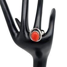 Afbeelding in Gallery-weergave laden, Art Deco ring van 835 zilver bezet met ovale roodkoraal cabochon, jaren 30-40