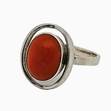 Afbeelding in Gallery-weergave laden, Art Deco ring van 835 zilver bezet met ovale roodkoraal cabochon, jaren 30-40