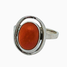 Afbeelding in Gallery-weergave laden, Art Deco ring van 835 zilver bezet met ovale roodkoraal cabochon, jaren 30-40