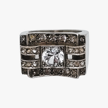 Afbeelding in Gallery-weergave laden, Art Deco Tankring in zilver bezet met een witte spinel en kleine strass steentjes. Jaren 40