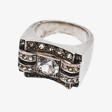 Afbeelding in Gallery-weergave laden, Art Deco Tankring in zilver bezet met een witte spinel en kleine strass steentjes. Jaren 40