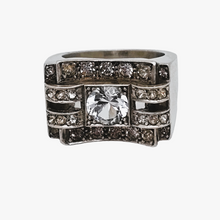 Afbeelding in Gallery-weergave laden, Art Deco Tankring in zilver bezet met een witte spinel en kleine strass steentjes. Jaren 40