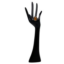 Charger l'image dans la galerie, Bague vintage en argent 925 sertie d’un cabochon d’ambre naturel, XXè Le Charme des Violettes - Brocante en ligne