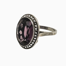 Charger l'image dans la galerie, Bague Art déco en argent, marcassites et cristal violet facetté – France, vers 1930-1950 Le Charme des Violettes - Brocante en ligne