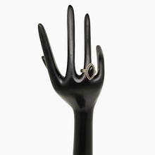 Afbeelding in Gallery-weergave laden, Oude ring in 925 zilver bezet met een zwarte onyx
