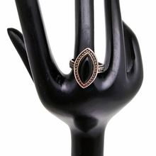 Afbeelding in Gallery-weergave laden, Oude ring in 925 zilver bezet met een zwarte onyx