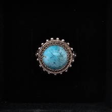 Afbeelding in Gallery-weergave laden, Oude Art Deco zilveren ring bezet met een turkoois