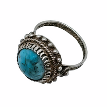 Afbeelding in Gallery-weergave laden, Oude Art Deco zilveren ring bezet met een turkoois