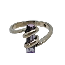 Afbeelding in Gallery-weergave laden, Bague au design en spirale et cristal violet en argent 925, années 1990-2000 Le Charme des Violettes - Brocante en ligne