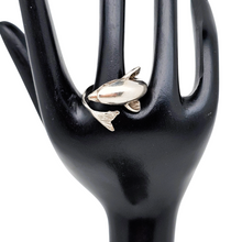 Afbeelding in Gallery-weergave laden, Bague vintage en forme de dauphin en argent 925, années 1970 Le Charme des Violettes - Brocante en ligne