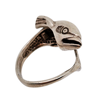 Afbeelding in Gallery-weergave laden, Bague vintage en forme de dauphin en argent 925, années 1970 Le Charme des Violettes - Brocante en ligne
