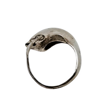 Afbeelding in Gallery-weergave laden, Bague vintage en forme de dauphin en argent 925, années 1970 Le Charme des Violettes - Brocante en ligne