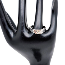 Afbeelding in Gallery-weergave laden, Bague en argent 925 à motif en diagonale, sertie de 2 zirconiums, XXè Le Charme des Violettes - Brocante en ligne