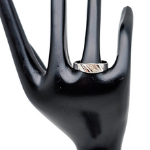 Afbeelding in Gallery-weergave laden, Bague en argent 925 à motif en diagonale, sertie de 2 zirconiums, XXè Le Charme des Violettes - Brocante en ligne