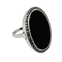 Afbeelding in Gallery-weergave laden, Oude Art Deco zilveren ring bezet met zwarte onyx en marcasieten