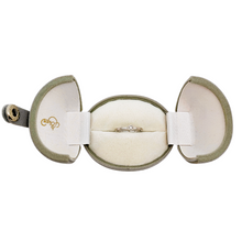 Charger l'image dans la galerie, Bague solitaire en or blanc 18 carats sertie d’un diamant