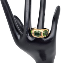 Afbeelding in Gallery-weergave laden, Bague vintage en vermeil sertie de 3 péridots, années 1980