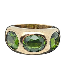 Afbeelding in Gallery-weergave laden, Bague vintage en vermeil sertie de 3 péridots, années 1980