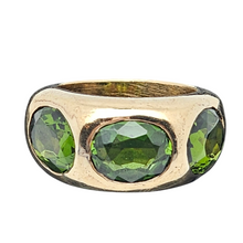 Afbeelding in Gallery-weergave laden, Bague vintage en vermeil sertie de 3 péridots, années 1980