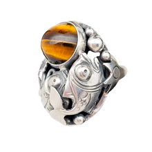 Afbeelding in Gallery-weergave laden, Niels Erik From. Bague Skønvirke fish en argent sterling et oeil de tigre, design danois, années 1950