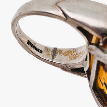 Charger l'image dans la galerie, Bague vintage en argent 925 sertie d'une pierre en cristal carrée de couleur topaze, années 1980