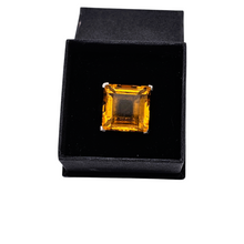 Charger l'image dans la galerie, Bague vintage en argent 925 sertie d'une pierre en cristal carrée de couleur topaze, années 1980