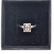 Charger l'image dans la galerie, Bague en argent vintage sertie d'un zircon taillé en émeraude