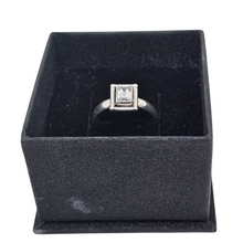 Charger l'image dans la galerie, Bague en argent vintage sertie d'un zircon taillé en émeraude